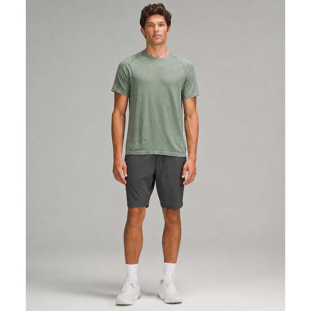 Lululemon T.H.E Linerless 9” Charcoal Grey Shorts Men’s Small #718